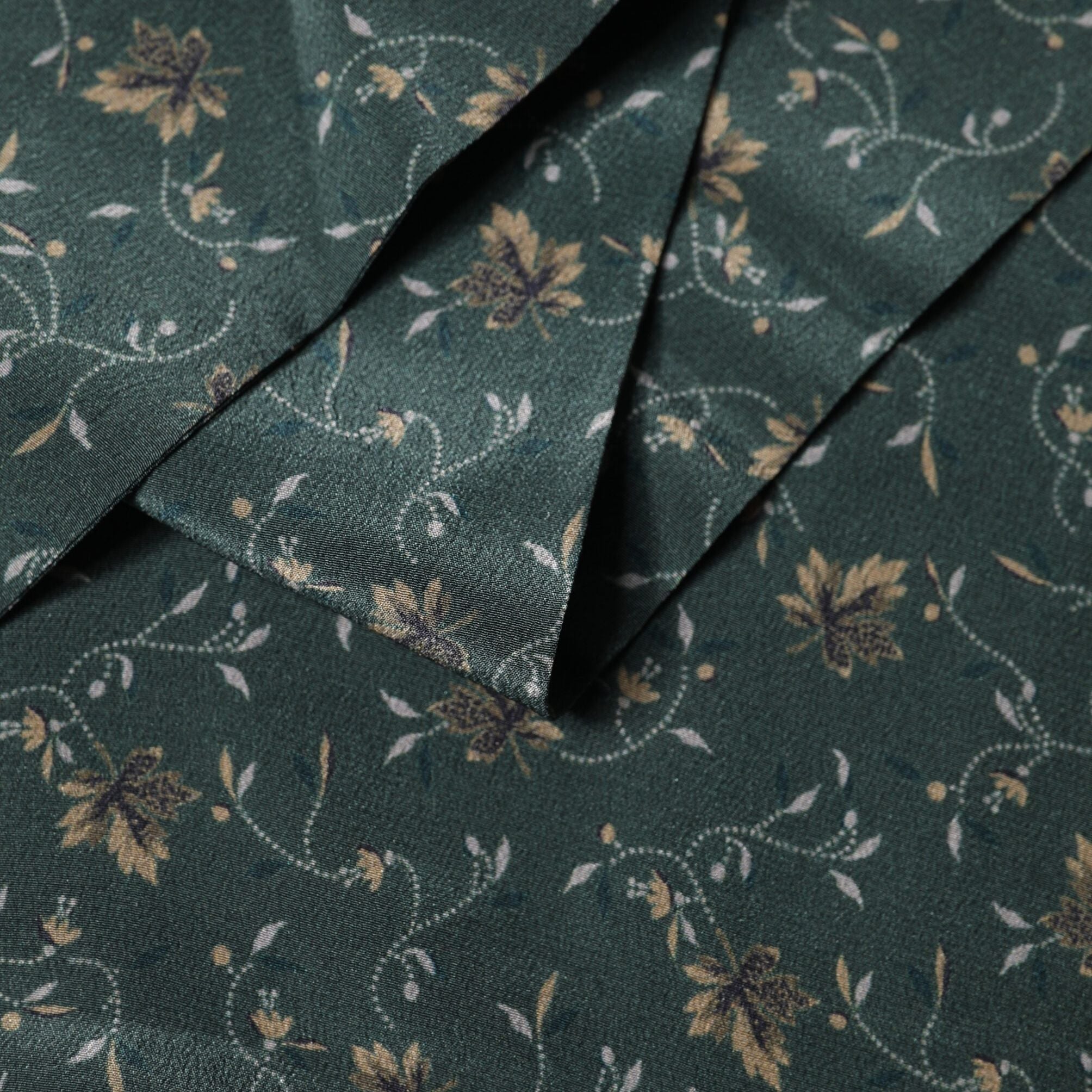 Dolce & Gabbana Green Silk Floral Pattern Fringed 135cm X 16cm Scarf