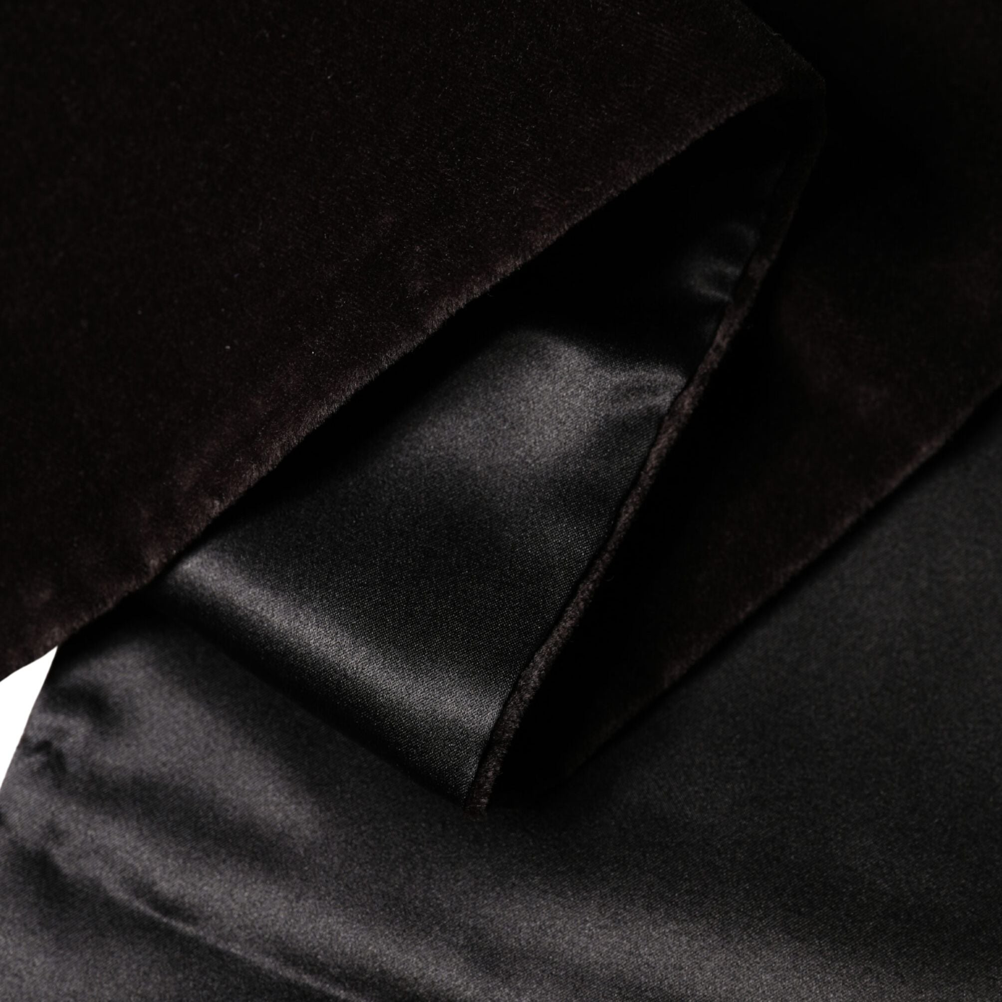 Dolce & Gabbana Black Silk Fringe Neck Wrap Foulard 139.5cm x 15.5cm Scarf