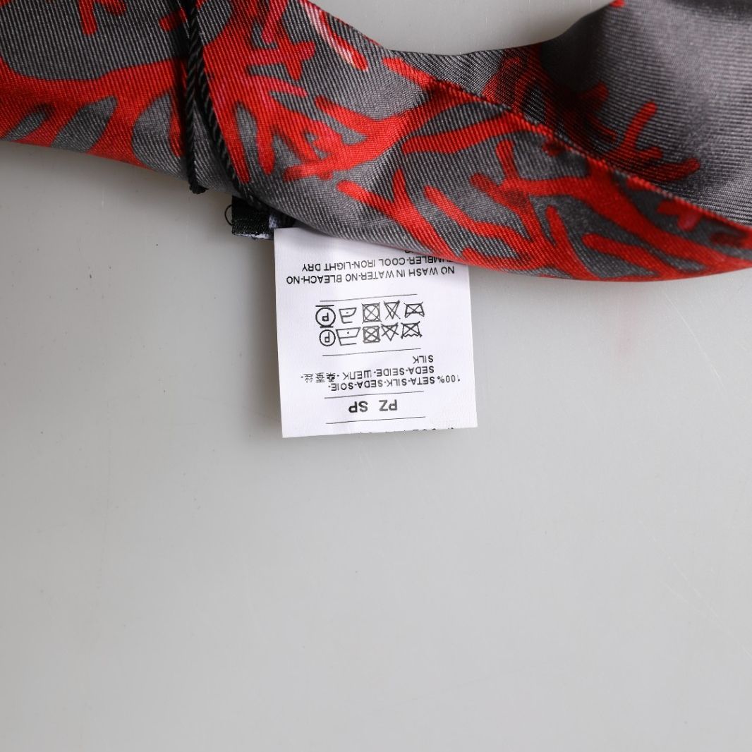 Dolce & Gabbana Red Gray Coral Print Neck Wrap Foulard 6cm x 98cm Scarf