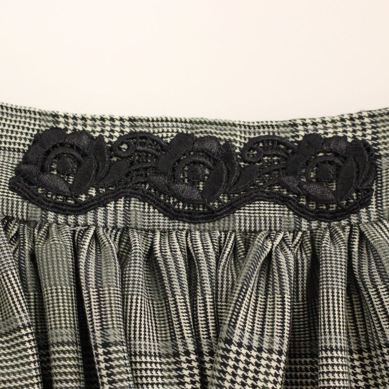 NOEMI ALEMÁN Gray Checkered Wool Shorts Skirt