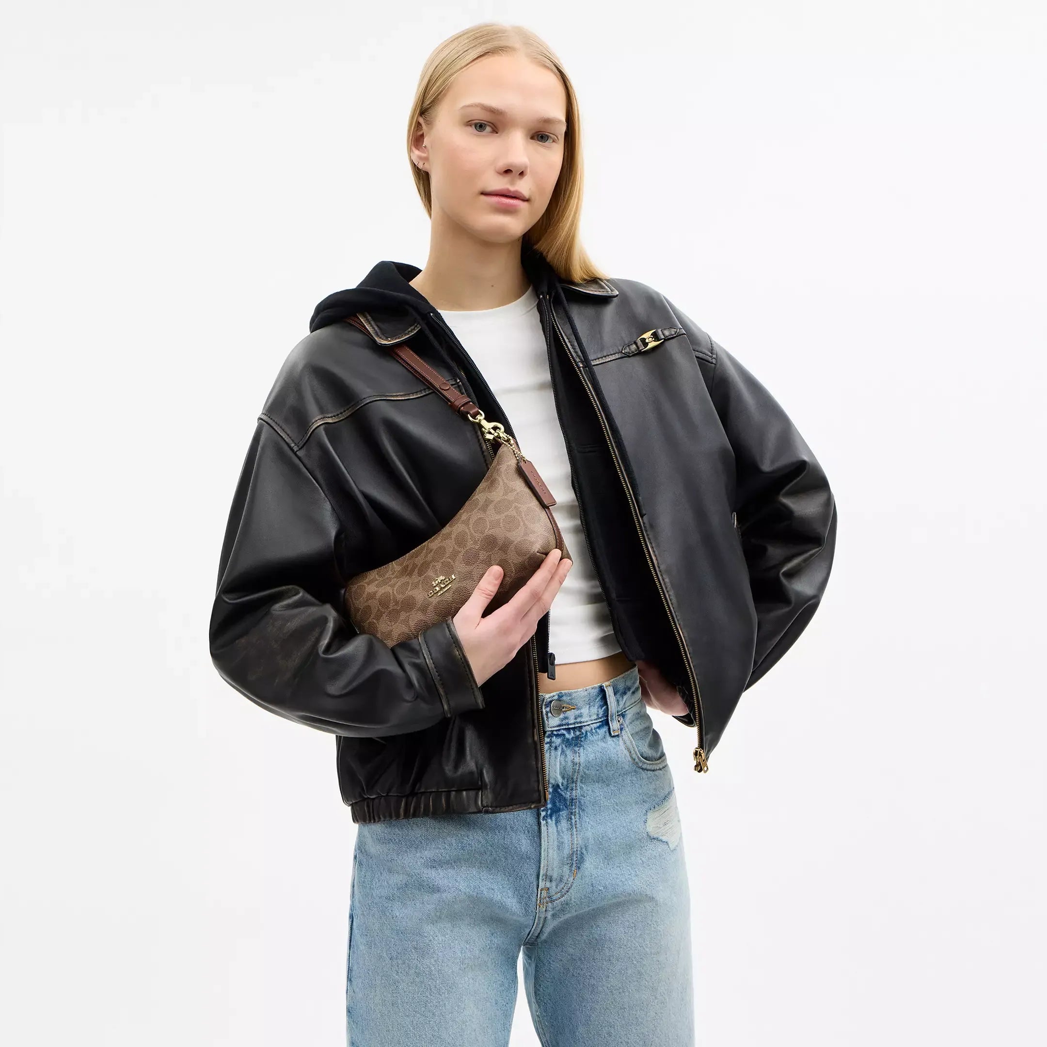 coach Caitlin Shoulder Bag In Signature Canvas