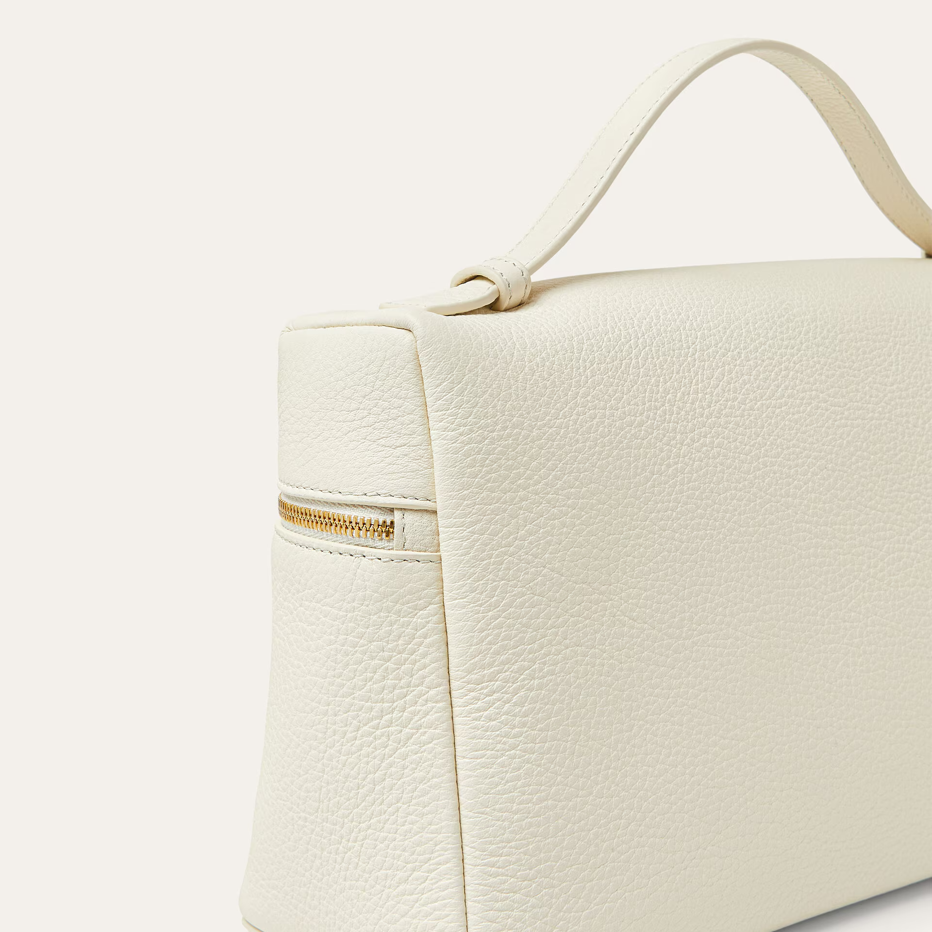 Loro Piana Extra Pocket L27 in Grained Calfksin
