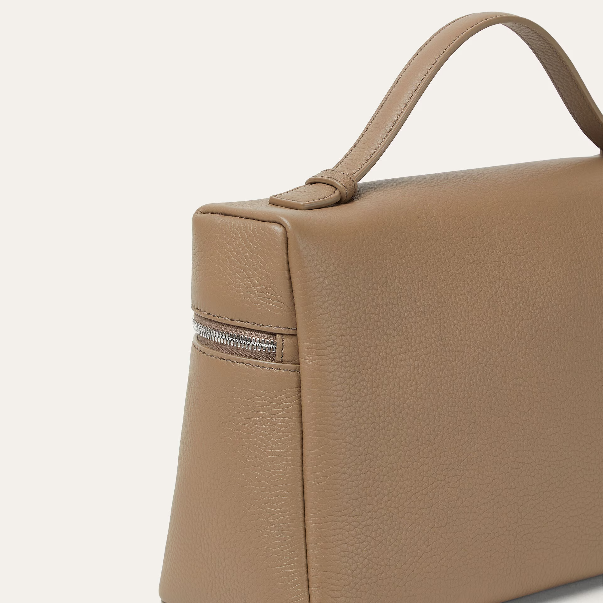 Loro Piana Extra Pocket L27 in Grained Calfksin