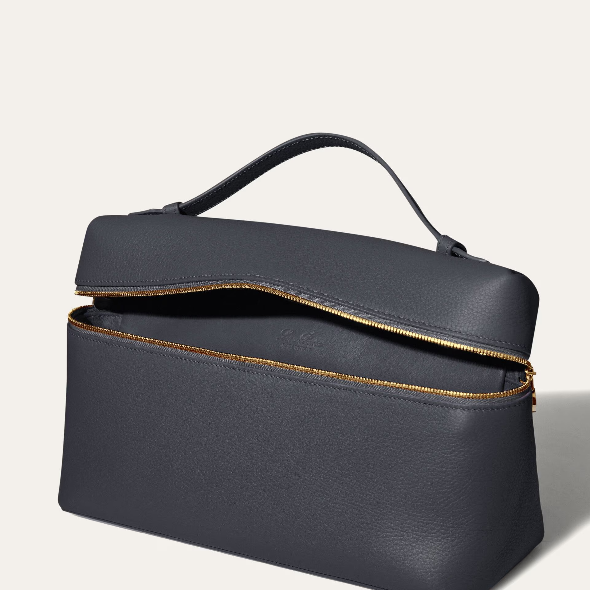 Loro Piana Extra Pocket L27 in Grained Calfksin