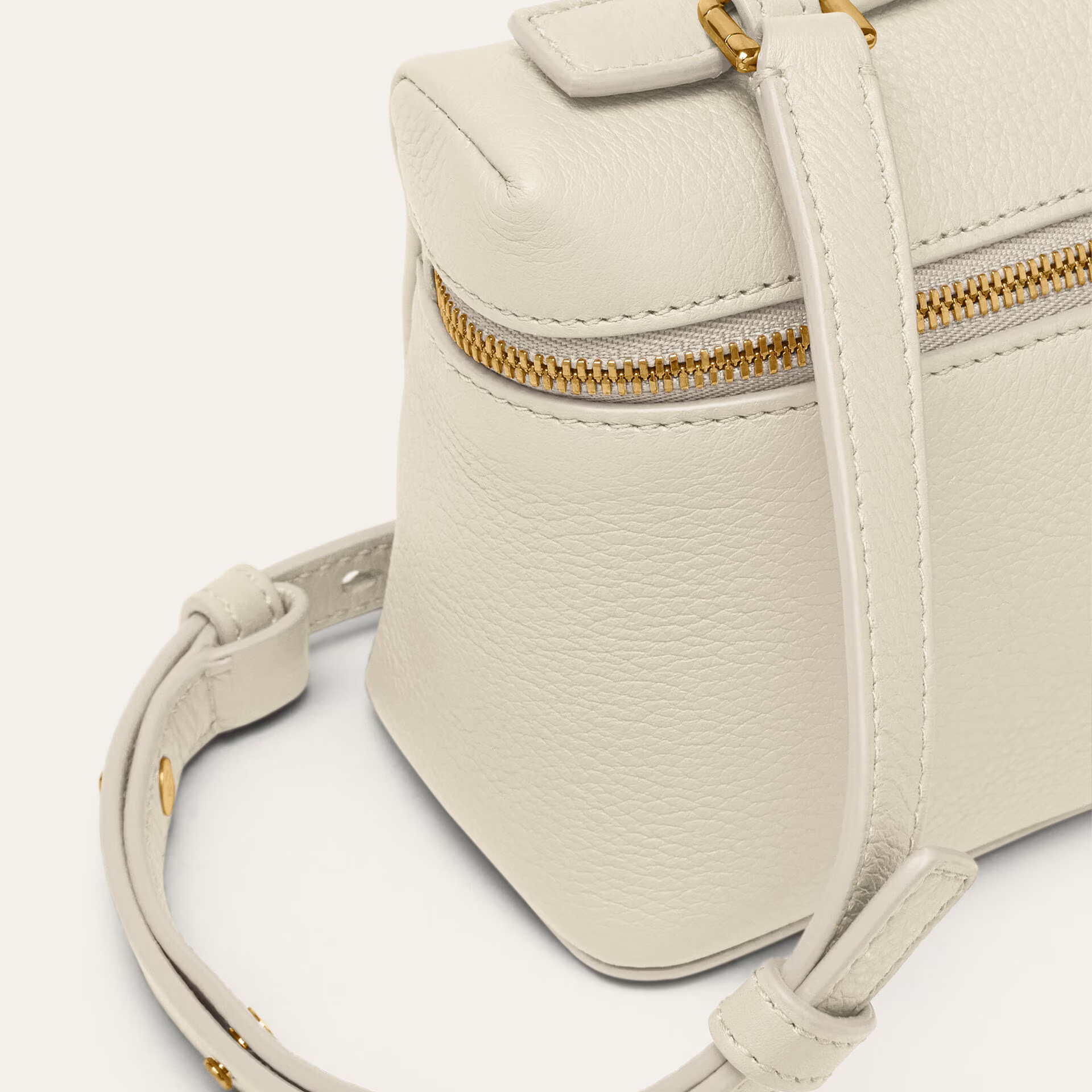 Loro Piana Extra Pocket L19 in Grained Calfskin