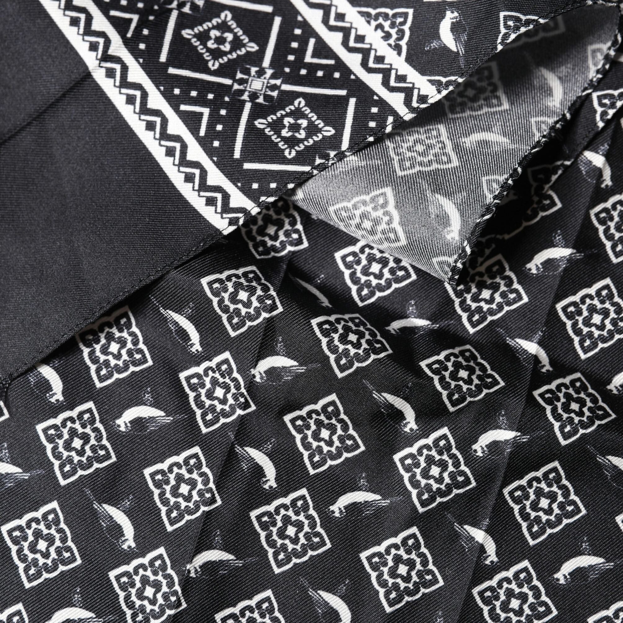 Dolce & Gabbana Black Gray Silk Bird Fringe Wrap Foulard 140cm X 23cm Scarf