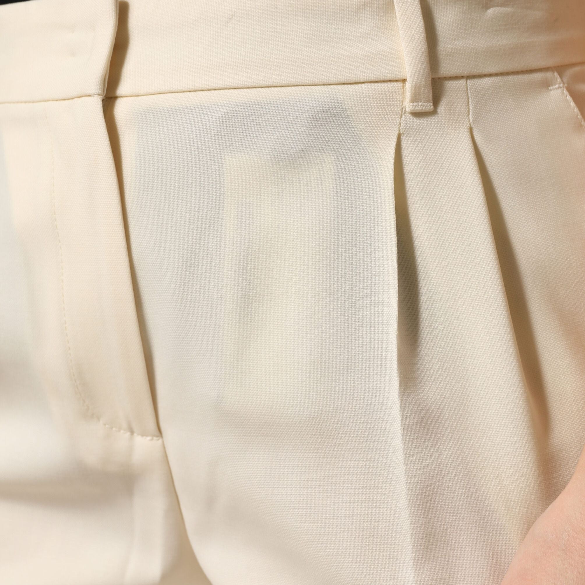 Dolce & Gabbana Ivory Wool Mid Waist Cropped Trouser Pants