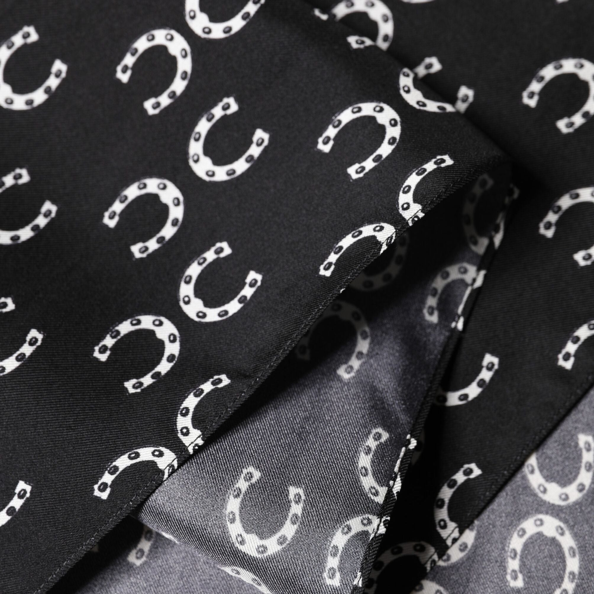 Dolce & Gabbana Black Horseshoe Silk Neck Foulard 136cm x 23cm Men Scarf