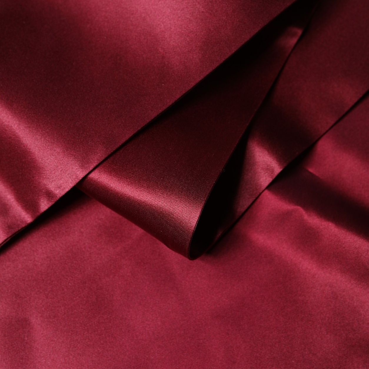 Dolce & Gabbana Red Satin Silk Fringes Men Foulard 137.5cm x14.5cm Scarf