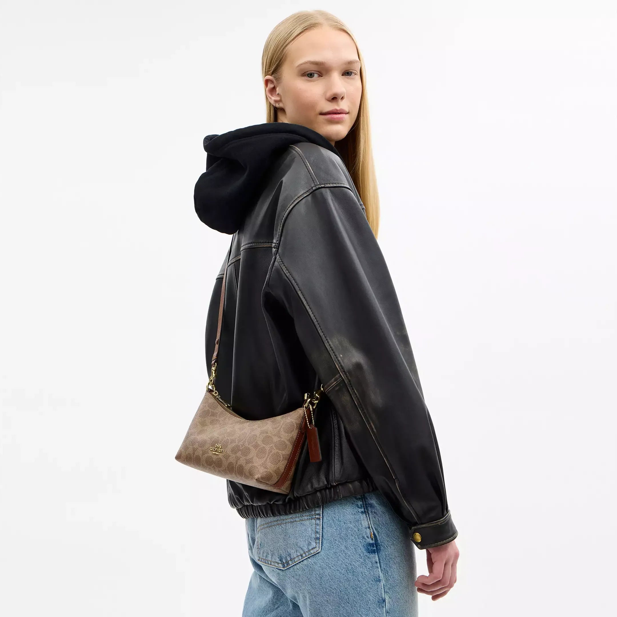 coach Caitlin Shoulder Bag In Signature Canvas