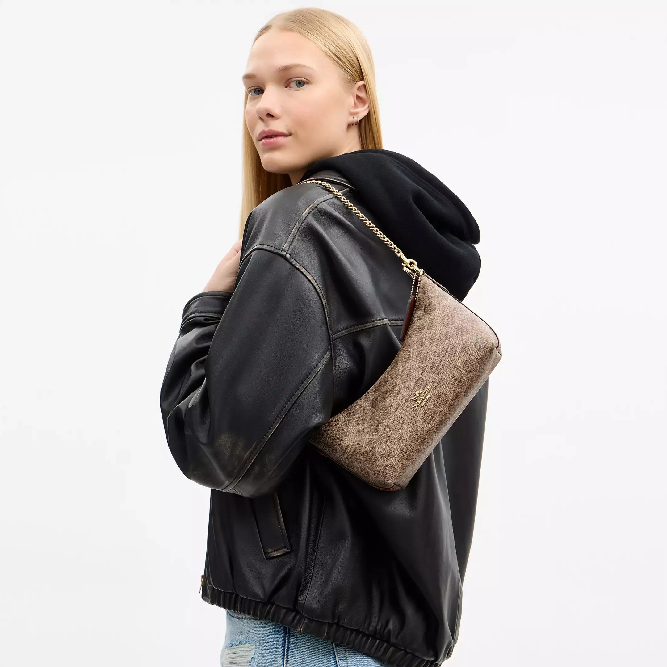 coach Caitlin Shoulder Bag In Signature Canvas