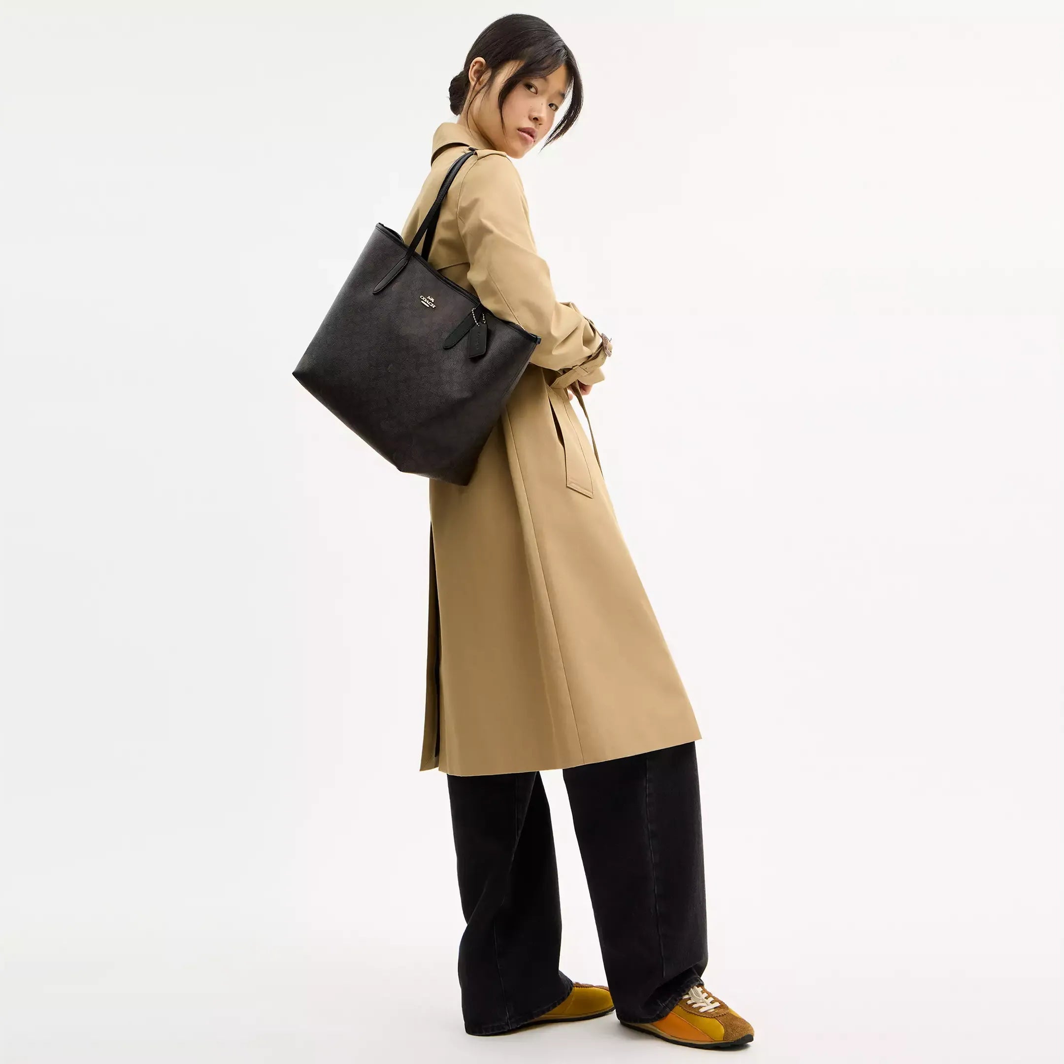 Coach City Tote Bag In Signature Canvas