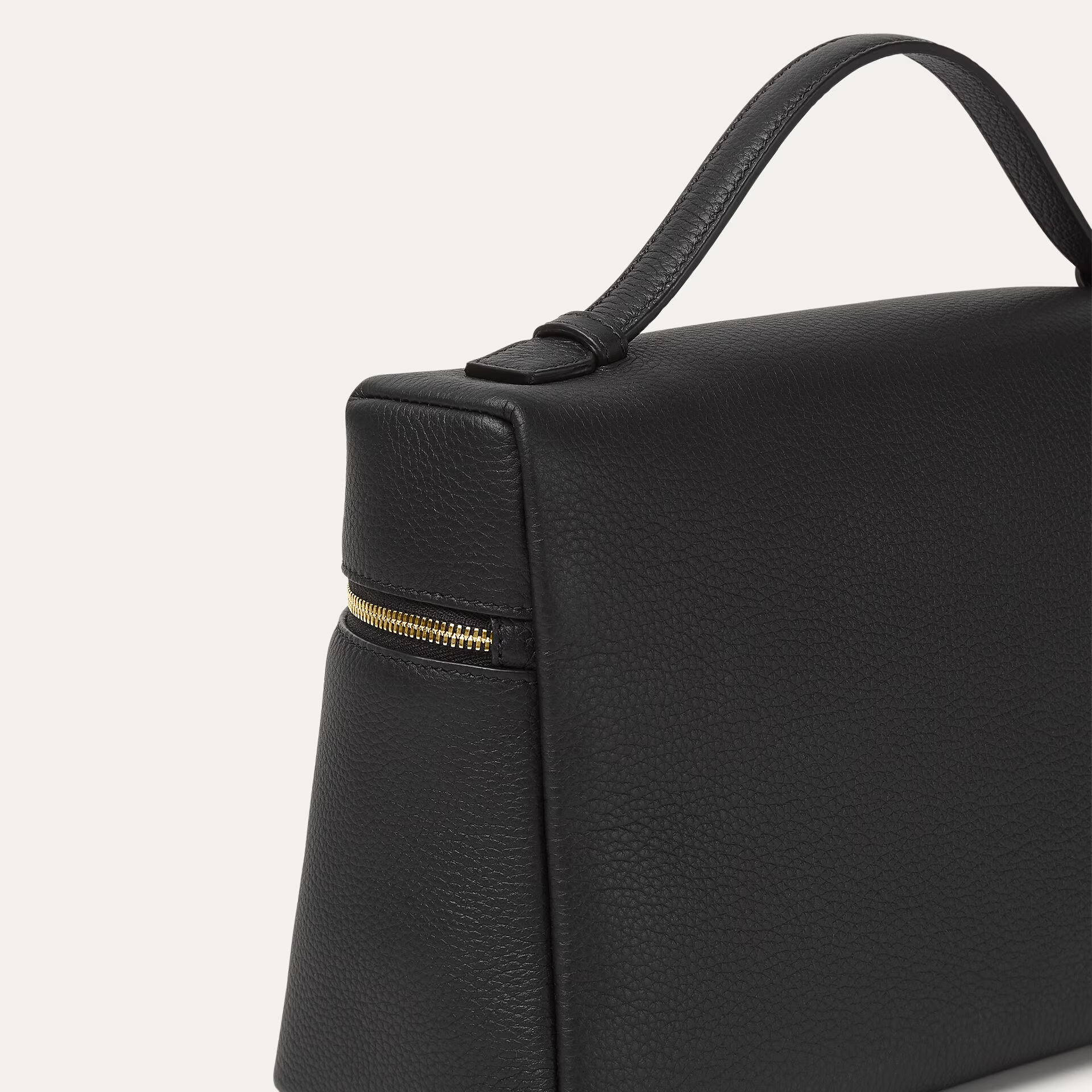 Loro Piana Extra Pocket L27 in Grained Calfksin