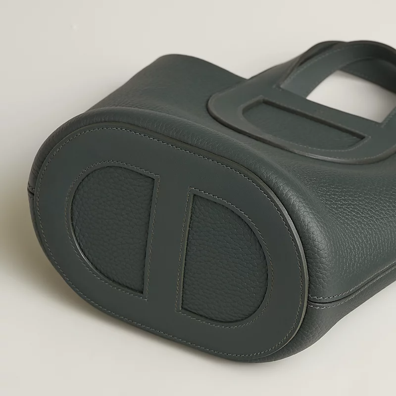 Hermès In-the-Loop 18 bag